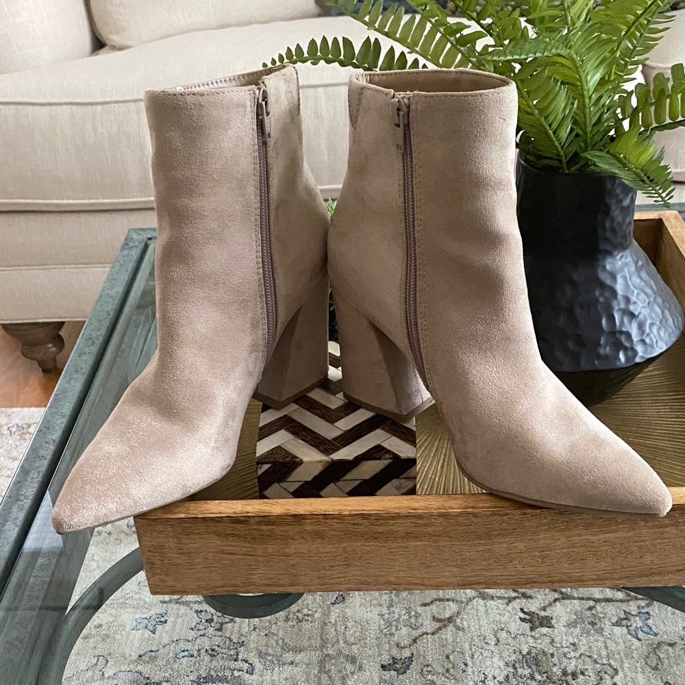 SIZE 8 A NEW DAY CULLEN ANKLE BOOT-EUC